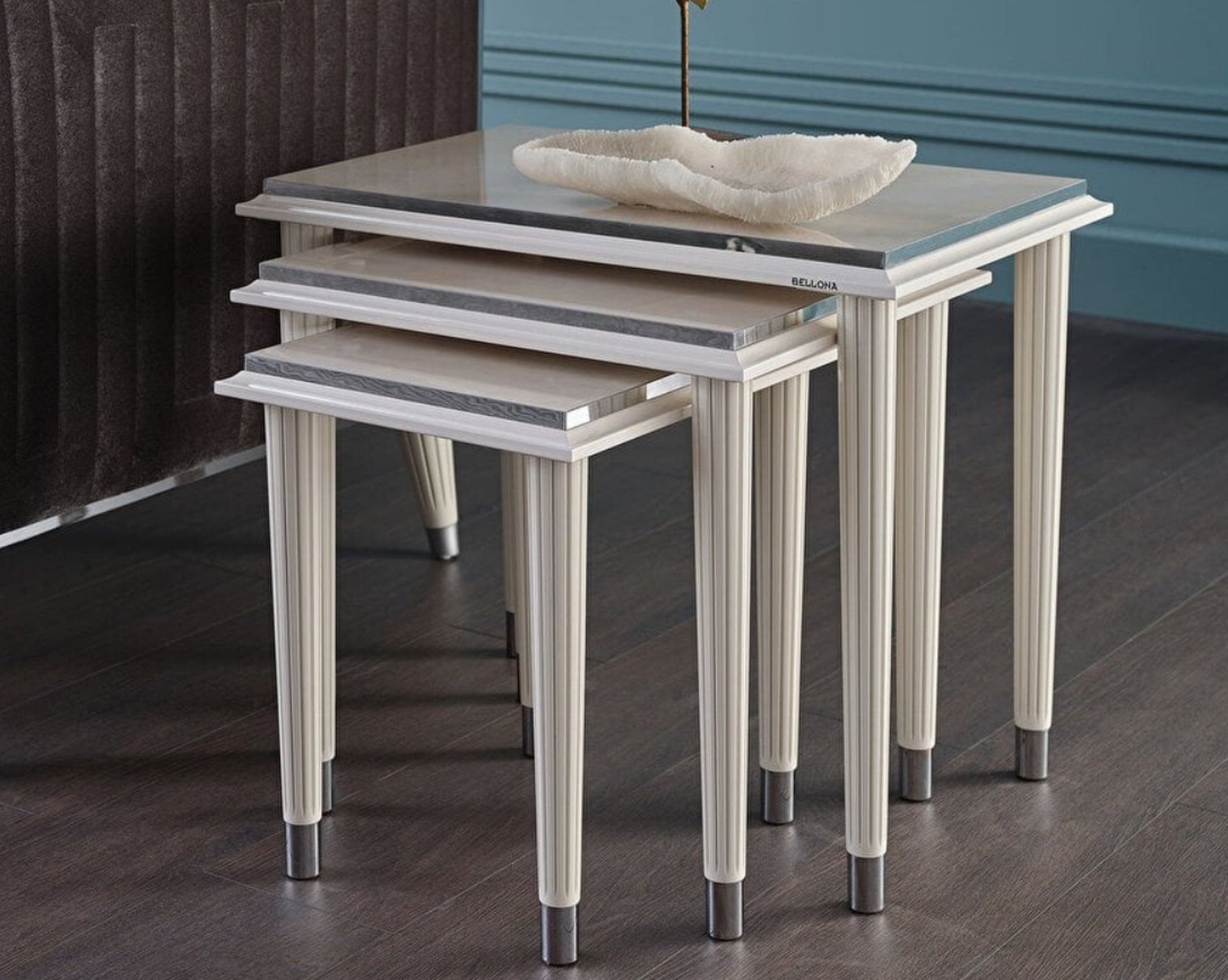 Gravita Nesting Table